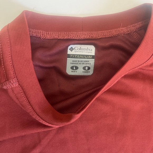 COLUMBIA Men's Rust T-Shirt - Picture 2 of 3